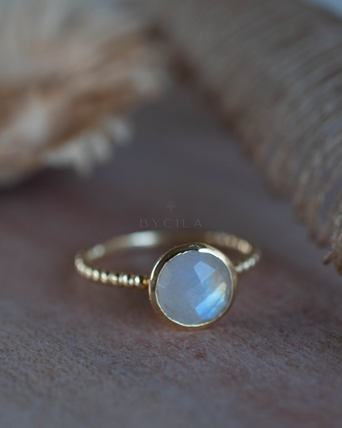 Tessy Ring * Rainbow Moonstone * Gold Plated 18k * BJR335