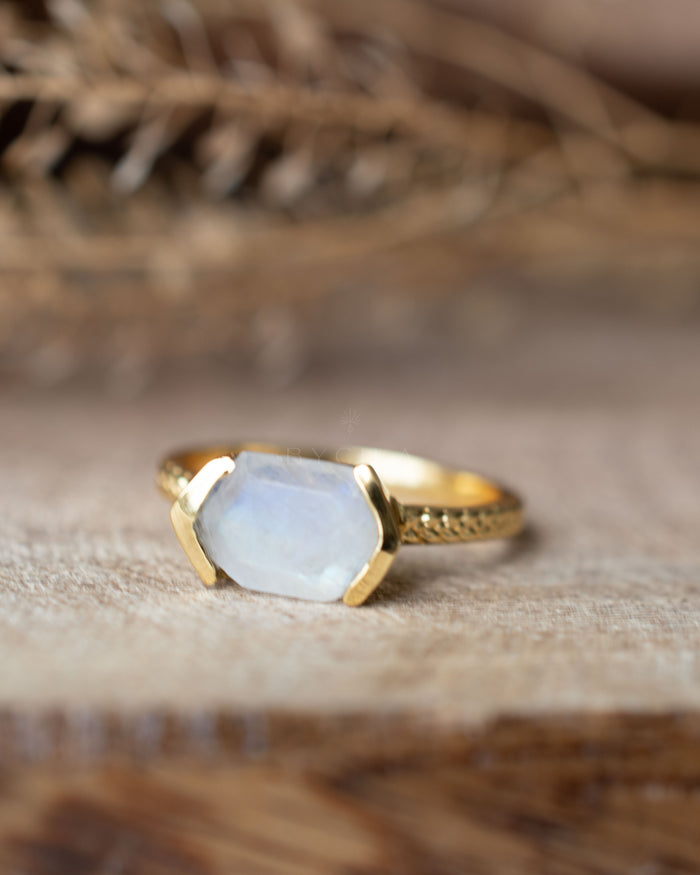 Clauy Ring * Moonstone * Gold Plated 18k