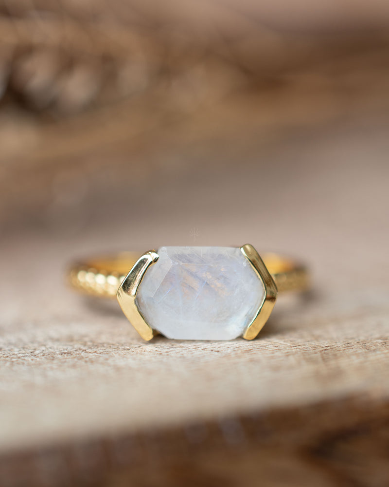 Clauy Ring * Moonstone * Gold Plated 18k