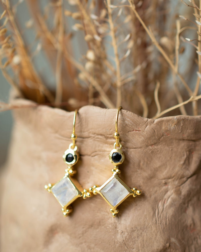 Laila Earrings * Moonstone & Black Onyx * Gold Plated * BJE294