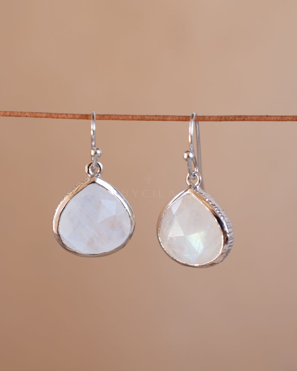 Lihue Earrings * Moonstone * Gold Plated 18k or Silver Plated * BJE069A