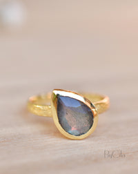 Beatriz Ring * Rainbow Labradorite * Gold Plated 18K * SBJR127