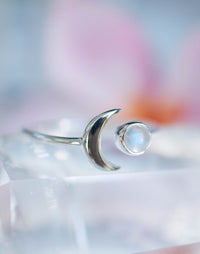 Half Moon * Moonstone * Sterling Silver * MR116