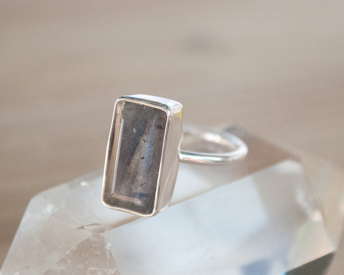 Rainbow Labradorite Ring * Sterling Silver 925 * Statement * Gemstone * Thin Band * Bycila * Jewelry * February *March Birthstone BJR191