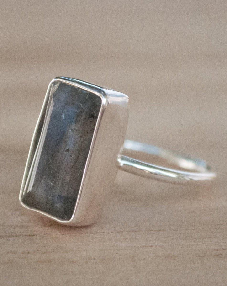 Rainbow Labradorite Ring * Sterling Silver 925 * Statement * Gemstone * Thin Band * Bycila * Jewelry * February *March Birthstone BJR191