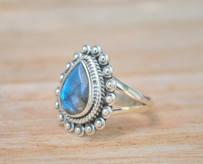 Rainbow Labradorite Ring * Sterling Silver 925 * Gemstone * Bycila * Gift for her * Natural * Ocean * Blue * Statement * size 8 * BJR234