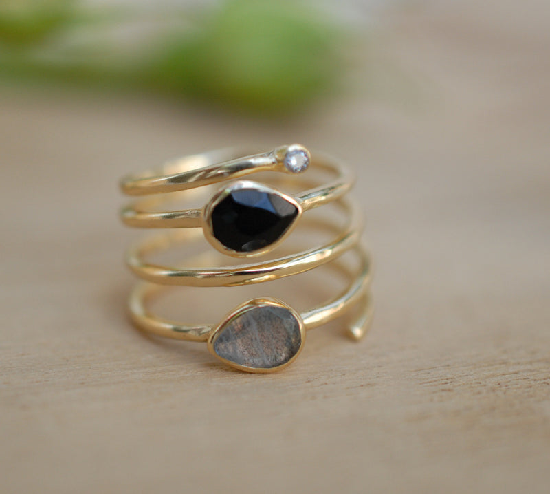 Black Onyx & Labradorite Gold Plated 18k Ring * Black stone* Gemstones * Handmade *Statement *Gift for her*Spiral Ring Jewelry*Bycila*BJR058