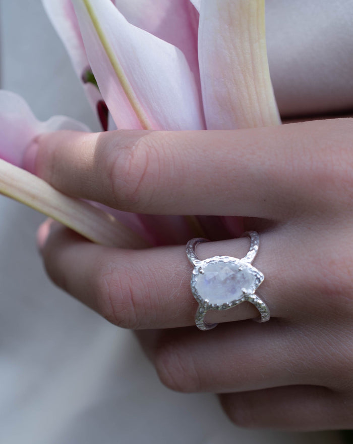 Moonstone Ring * Hammered Band * Sterling Silver Ring * Statement Ring * Gemstone Ring* white * Wedding Ring * Organic Ring * Natural*BJR143